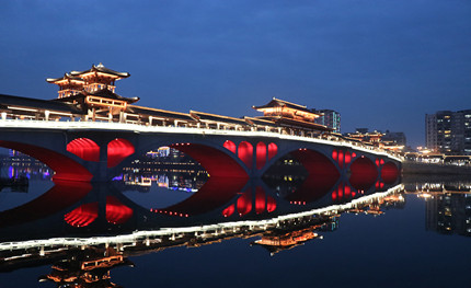 旧日彩虹桥，现在网红桥，新津这座廊桥夜景你去打卡了吗？